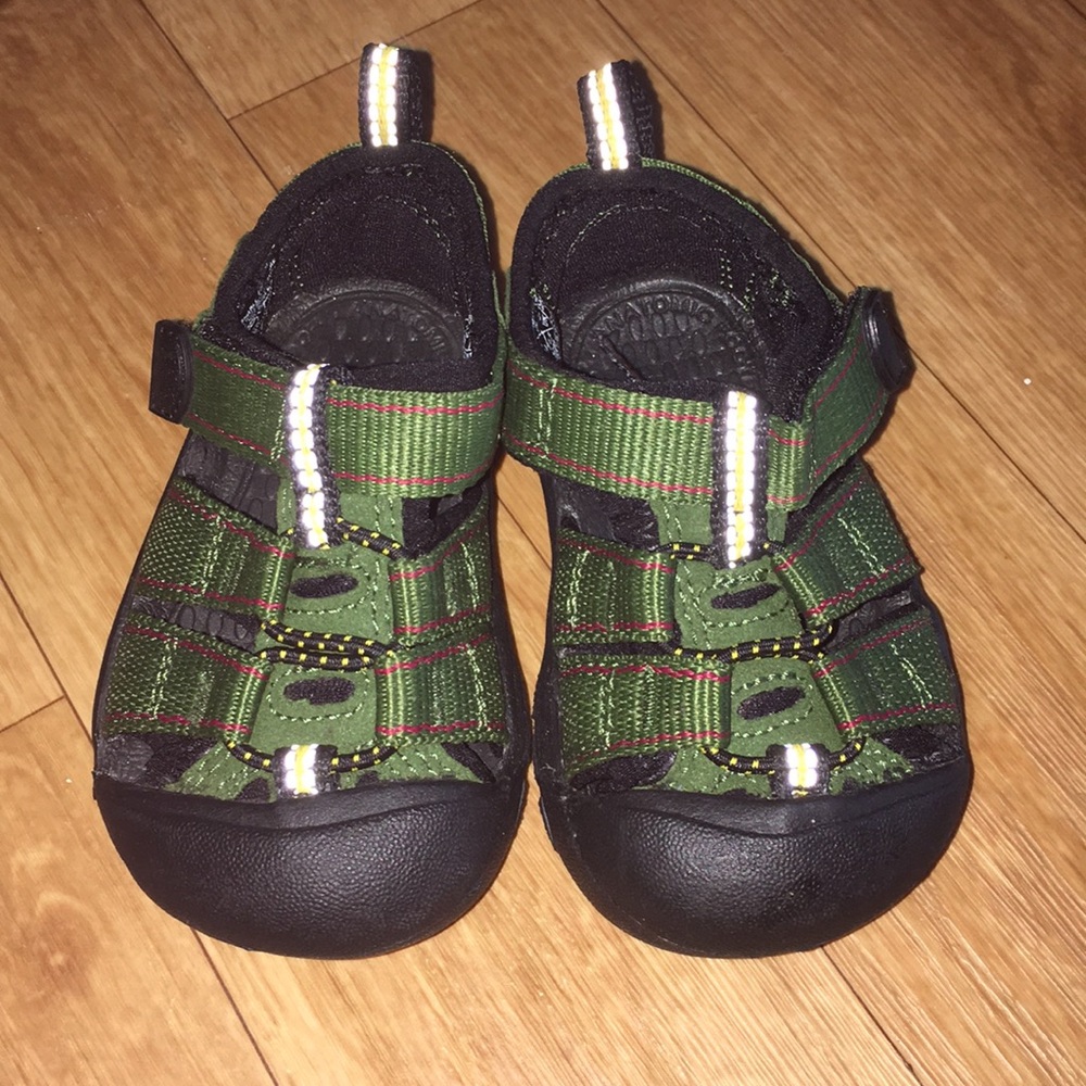 Toddler Keen size 4 sandal